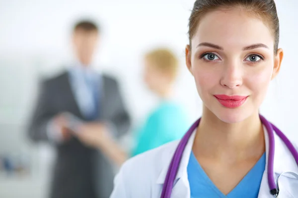 Woman doctor standing with stethoscope at hospital — Stock Photo, Image