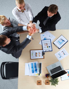 El ele tutuşan iş ekibi - takım çalışması kavramları