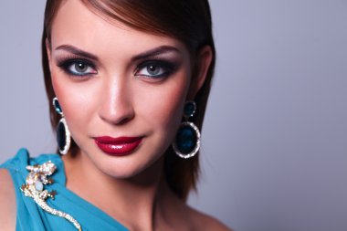 güzel bir kadınla akşam makyaj