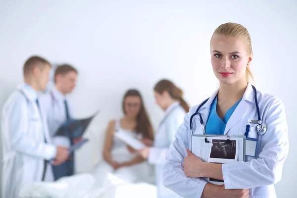 Woman doctor standing with stethoscope at hospital — Stock Photo, Image