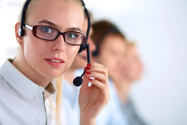 Aantrekkelijke jonge ondernemers en collega 's in een callcenter Stockfoto