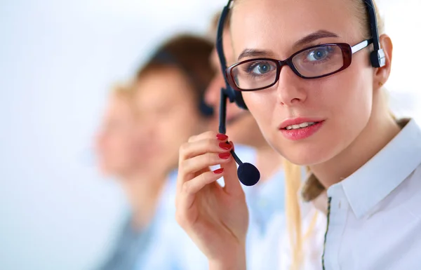 Aantrekkelijke jonge ondernemers en collega 's in een callcenter — Stockfoto