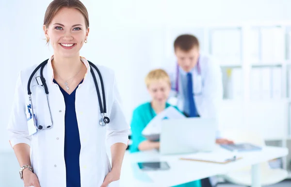 Woman doctor standing with stethoscope at hospital — Stock Photo, Image