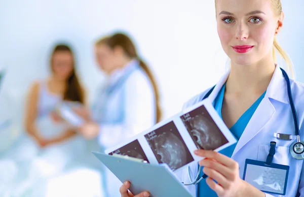 Woman doctor standing with stethoscope at hospital — Stock Photo, Image