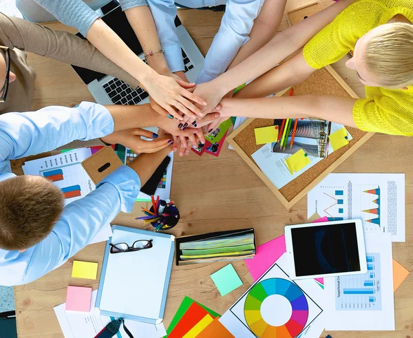 Business team con le mani unite - concetti di lavoro di squadra — Foto Stock