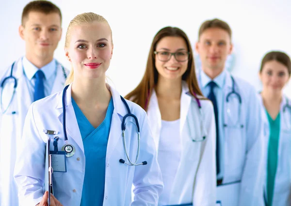 Retrato de grupo de colegas de hospital sorridentes juntos — Fotografia de Stock