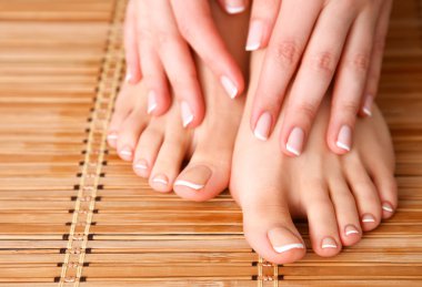 Güzel kadının ayak atış