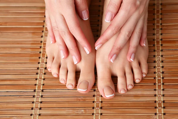 Güzel kadının ayak atış