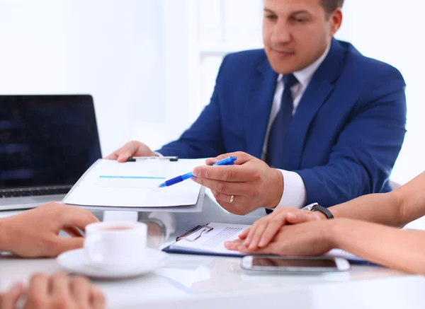 Portrait of a businessman offering to sign a contract — Stock Photo, Image