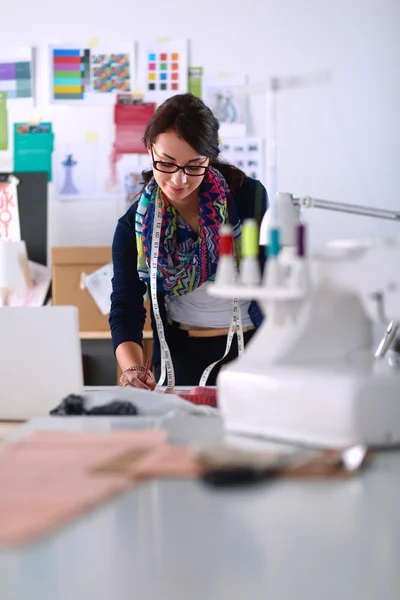Dressmaker navrhování oblečení vzor na papíře — Stock fotografie