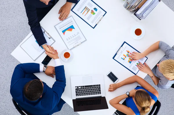 Vista dall'alto di un team di impiegati — Foto Stock