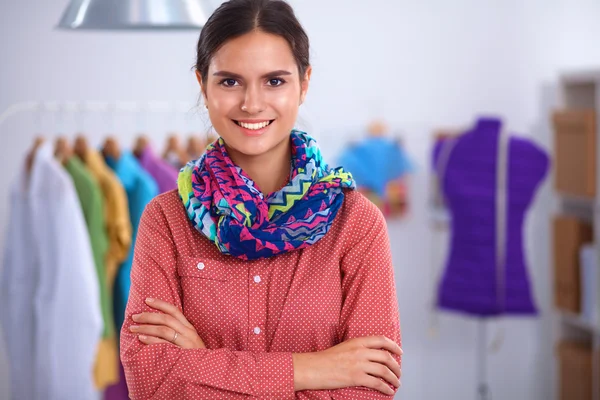 Diseñador de ropa en el trabajo — Foto de Stock