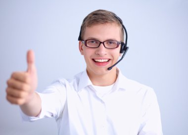 Atış başparmak göstermek yukarıya bir çağrı merkezi operatörü