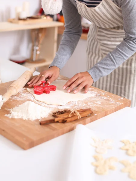 An attractive woman baking in the kitchen — Stock Photo, Image