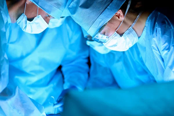 Chirurgie team in de operatiekamer — Stockfoto