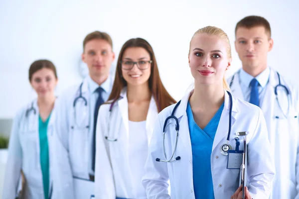 Portrait of group of smiling hospital colleagues standing together — Stock Photo, Image