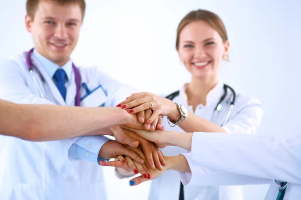 Médecins et infirmières dans une équipe médicale empilant les mains — Photo