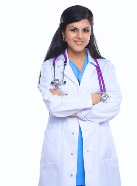 Mujer doctora con estetoscopio de pie cerca de la pared — Foto de Stock