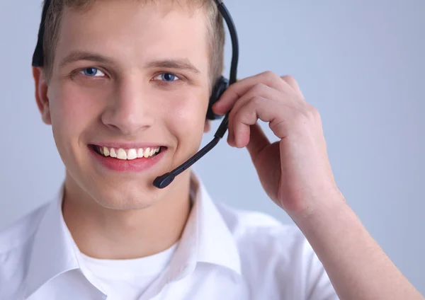 Operatore di assistenza clienti con auricolare su sfondo bianco — Foto Stock