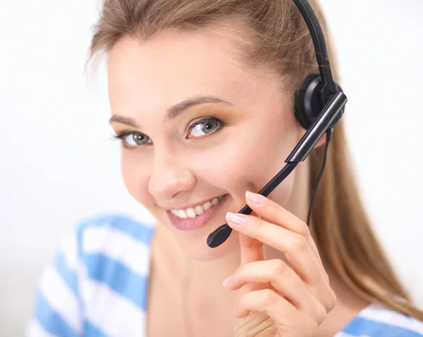 Vrouw met documenten op het bureau — Stockfoto