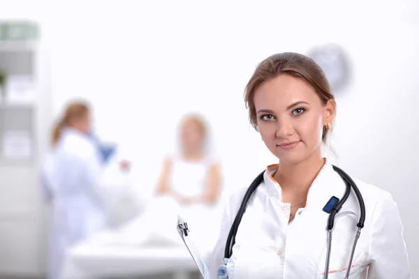 Vrouwelijke dokter in het ziekenhuis — Stockfoto