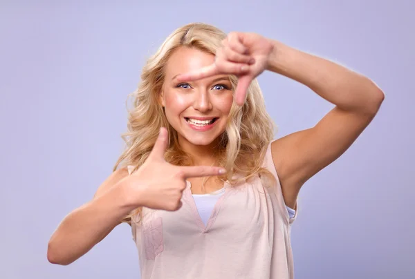 Young woman creating a frame with fingers — Stock Photo, Image