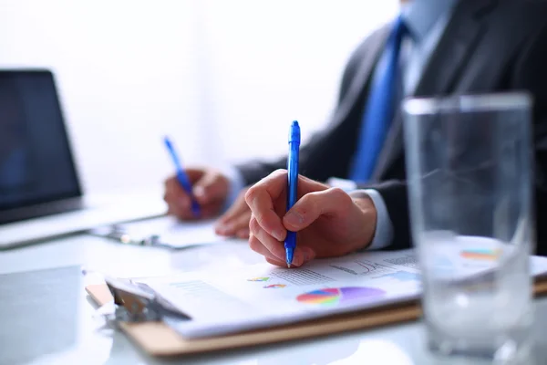 Businesspeople sitting on the desk on office — Stock Photo, Image