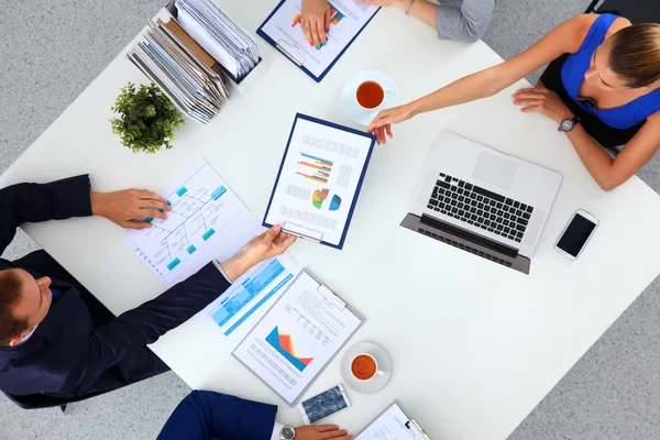 Business people sitting and discussing at business meeting, in office — Stock Photo, Image