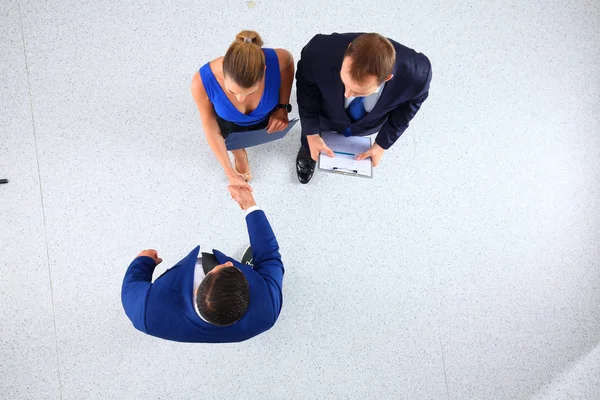 Empresários apertando as mãos - topview — Fotografia de Stock