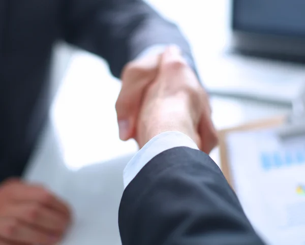 Oamenii de afaceri dau mâna, termină o întâlnire. — Fotografie, imagine de stoc