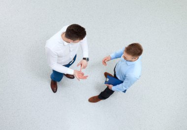 İş Ortakları Tokalaşıyor