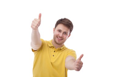 Beyaz arka planda izole edilmiş genç bir adamın portresi