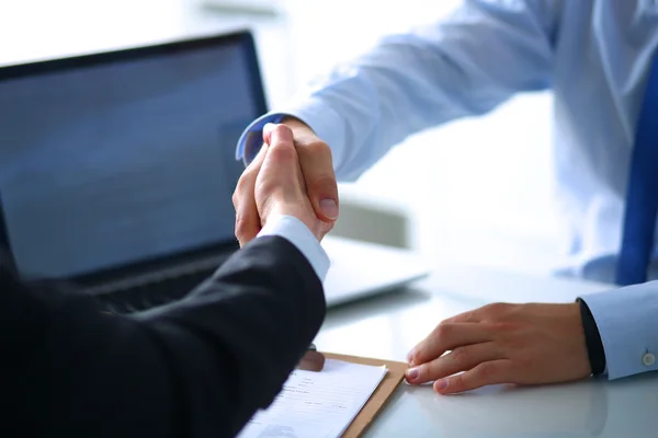 Business people shaking hands, finishing up a meeting — Stock Photo, Image