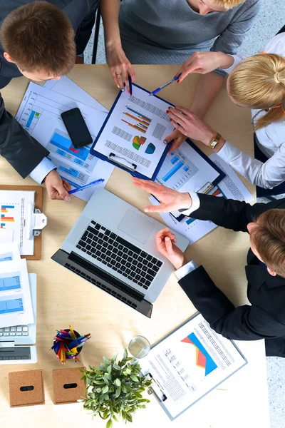 Business people sitting and discussing at business meeting, in office — Stock Photo, Image