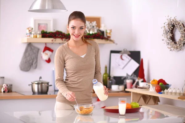 Smiling attractive woman having breakfast in kitchen interior — Stock Photo, Image