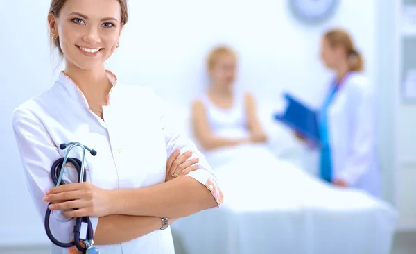 Vrouwelijke dokter in het ziekenhuis — Stockfoto