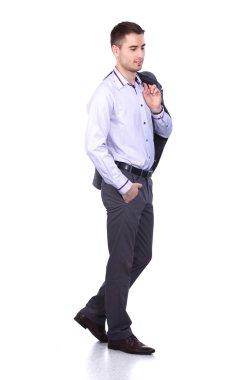 Beyaz arka planda izole edilmiş genç bir adamın portresi