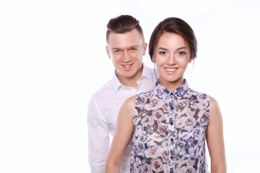 mutlu genç çift ayakta birlikte