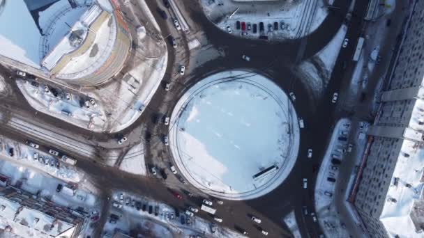 Circular Movement Cars Intersection Bird Eye View Filmed Quadcopter Winter — Stock Video