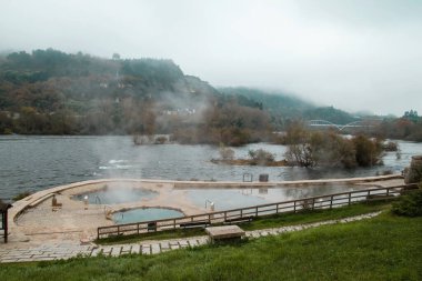 Sıcak pınarlar Muino da Veiga, Minho 'da havuzlar Ourense, İspanya' da nehir yatağı