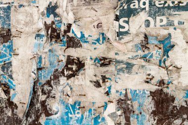 Duvar kağıtlarının dinlendiği eski ilan tahtası, grunge arkaplan veya doku