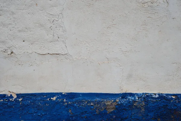 Old Plastered Wall Blue Indigo Skirting Board Peeling Paint Traditional — Stock Photo, Image