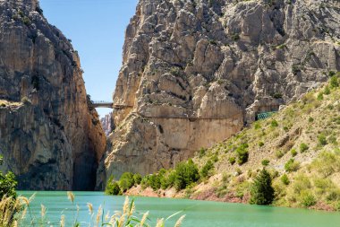 Gaitanes Boğazı 'ndaki Caminito del Rey geçidi, Malaga' daki Guadalhorce nehri kanyonu, Spai