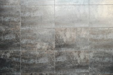 Oksitlenmiş efekt ve dokuya sahip modern sıkıntılı döşeme duvarı