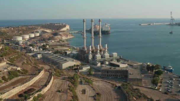 Factory with three big Chimneys by the Water on mediterranean Island Malta — Stock Video