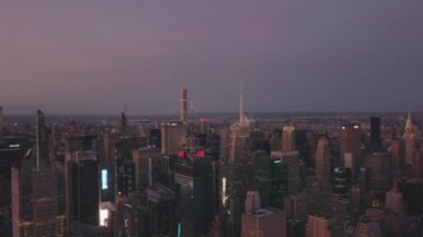 Manhattan İHA 'sı New York' ta Parlayan Şehir Işığıyla Gece Uçuşu 