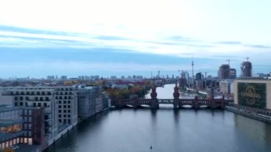 Berlin Oberbaum Köprüsü, Günbatımı Hava Hızı, Alman Başkenti Kule Köprüsünün Hareket Süresi Hızı Atış, İnsansız Hava Aracı Hızı