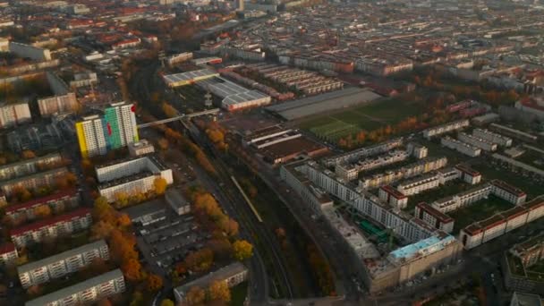 Bred utsikt över ovan Metropolitan Area Cityscape och Lägenhet Building block i tyska stora staden, Flygfoto — Stockvideo