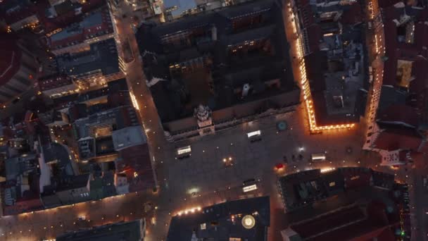 Munich, Germany City Center at Night from Aerial Birds Eye Overhead Top Down View perspectiva mostrando a grande cidade alemã com luzes e vazio Marienplatz Main Square — Vídeo de Stock