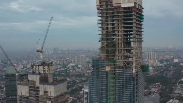 Повітряний знімок скелета хмарочоса, який будується в Джакарті, Індонезія. — стокове відео
